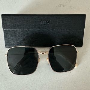 Women’s TIJN fashion sunglasses. NEW